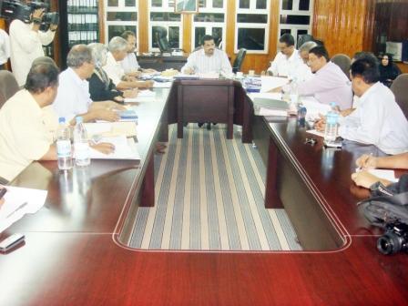 اجتماع لجنة الخطة والموازنة في محافظة عدن أمس برئاسة شائف